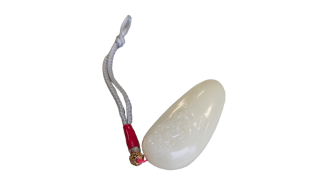 白い石の彫刻「把件」(手に握る飾り)を買取しました